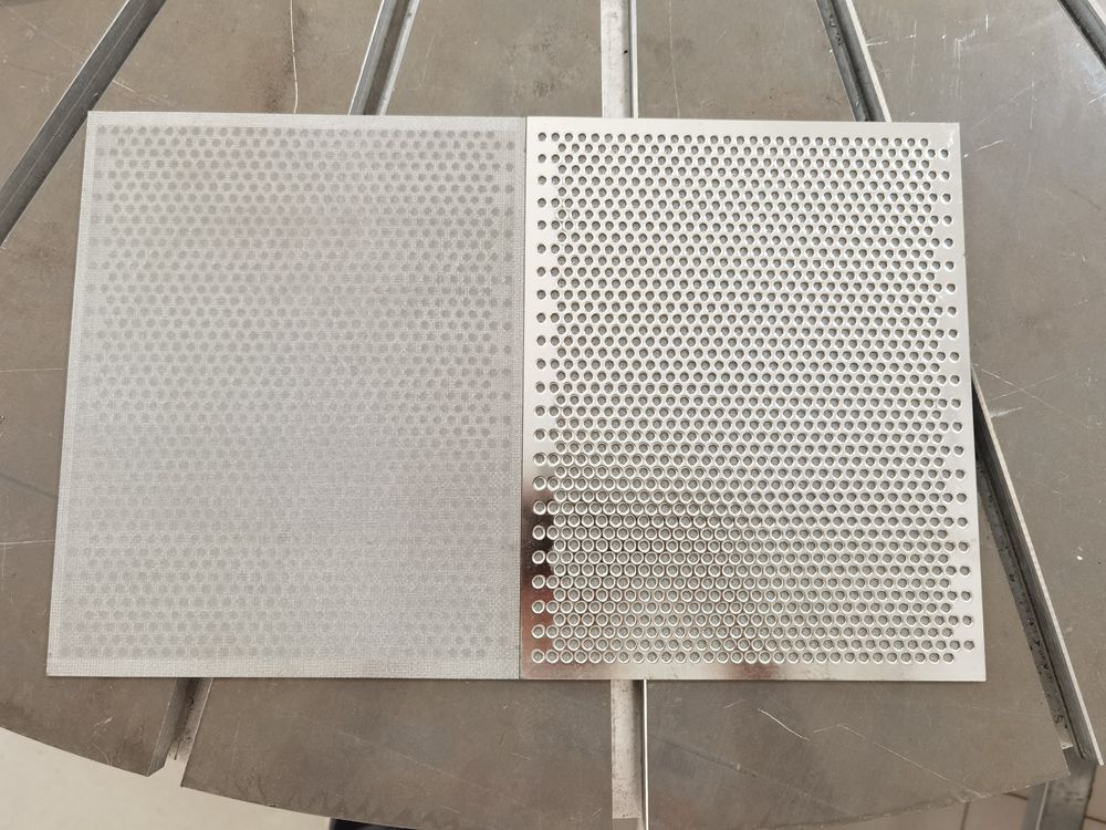 出产冲孔板复合网，验收工作要器沉！